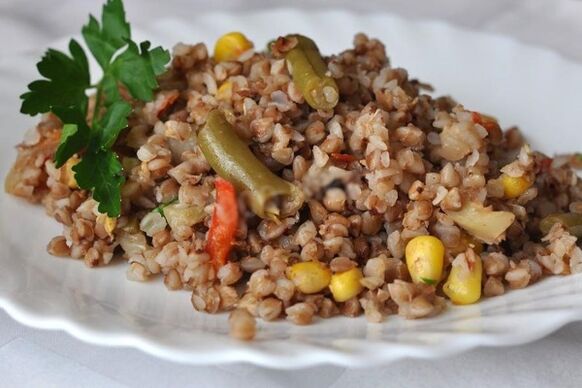 El trigo sarraceno con verduras añadidas consolidará los resultados de la dieta. 