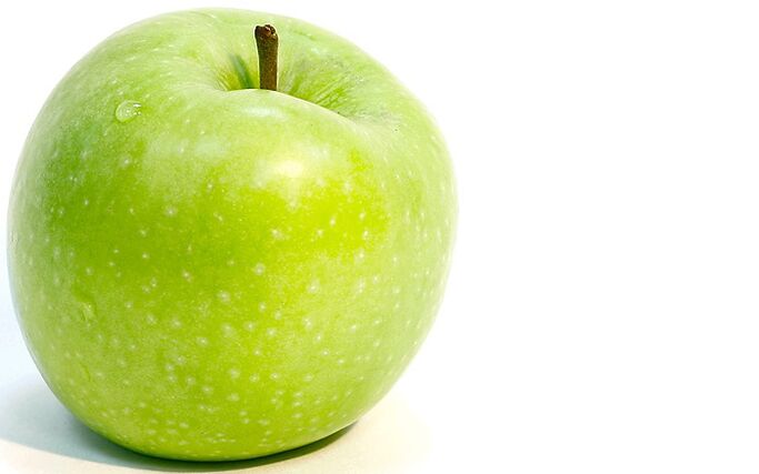 La lista de alimentos permitidos en la dieta del trigo sarraceno incluye manzanas. 